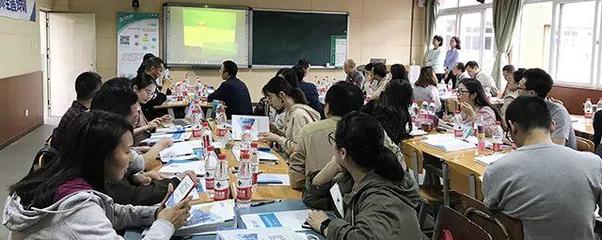 升華教育情懷，啟航生涯夢想——成都市中學教師生涯培訓與教育咨詢活動